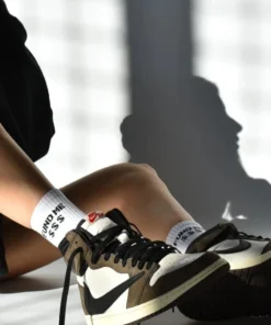 Soxygen Unisex White ‘Fund Me’ Classic Socks